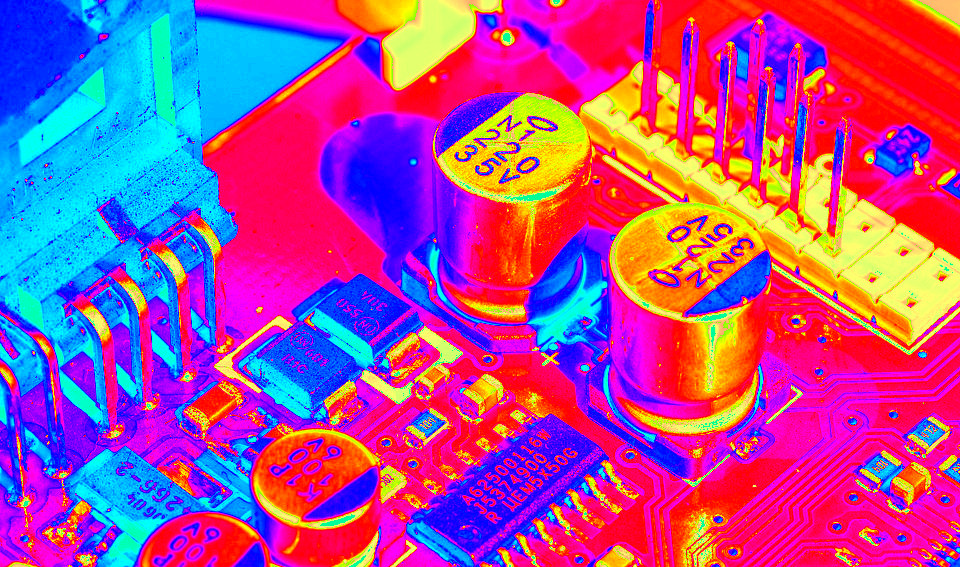 Betriebstemperaturmessungen und thermische Simulationen tragen zur korrekten Positionierung von elektronischen Komponenten bei.